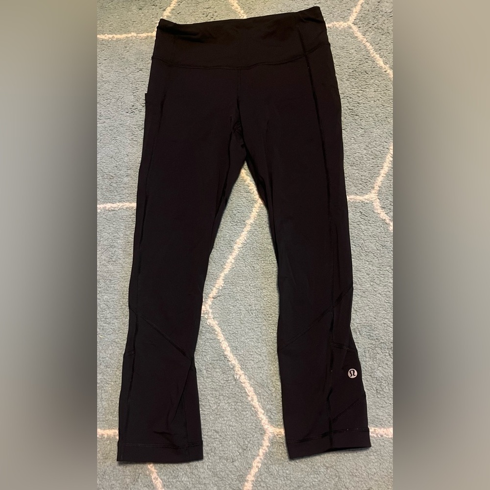 Lululemon | Capri Leggings | Pockets & Mesh Back Panel | Size 4​